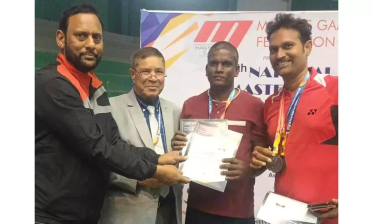 தேசிய மாஸ்டர் விளையாட்டு போட்டி:இறகுபந்தில் புதுவைக்கு வெள்ளி தேசிய மாஸ்டர் விளையாட்டு போட்டி:இறகுபந்தில் புதுவைக்கு வெள்ளி