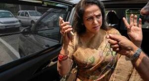 hema malini about raghul gandhi'sflying kiss