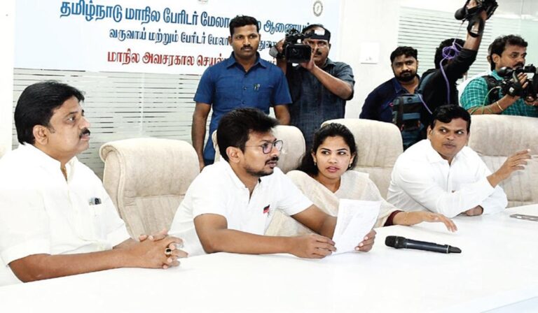 சென்னை மாநகராட்சி ஒருங்கிணைந்த அவசர கால கட்டளை மற்றும் கட்டுப்பாட்டு மையத்தில் துணை முதல்வர் உதயநிதி ஸ்டாலின் ஆய்வு சென்னை மாநகராட்சி ஒருங்கிணைந்த அவசர கால கட்டளை மற்றும் கட்டுப்பாட்டு மையத்தில் துணை முதல்வர் உதயநிதி ஸ்டாலின் ஆய்வு