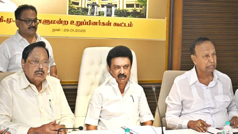 ‘ஆளுநர் பதவி நீக்கப்படும் வரை, நடத்தை விதிகளை உருவாக்க வேண்டும்’ – திமுக எம்.பி.க்கள் குழு கூட்டத்தில் தீர்மானம் ‘ஆளுநர் பதவி நீக்கப்படும் வரை, நடத்தை விதிகளை உருவாக்க வேண்டும்’ – திமுக எம்.பி.க்கள் குழு கூட்டத்தில் தீர்மானம்