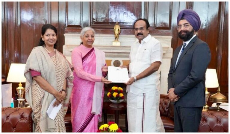 ‘100 நாள் வேலைத்திட்ட நிலுவைத்தொகை ரூ.1,056 கோடியை விடுவிக்கவேண்டும்’- நிர்மலா சீதாராமனிடம் தமிழக அரசு வலியுறுத்தல் ‘100 நாள் வேலைத்திட்ட நிலுவைத்தொகை ரூ.1,056 கோடியை விடுவிக்கவேண்டும்’- நிர்மலா சீதாராமனிடம் தமிழக அரசு வலியுறுத்தல்
