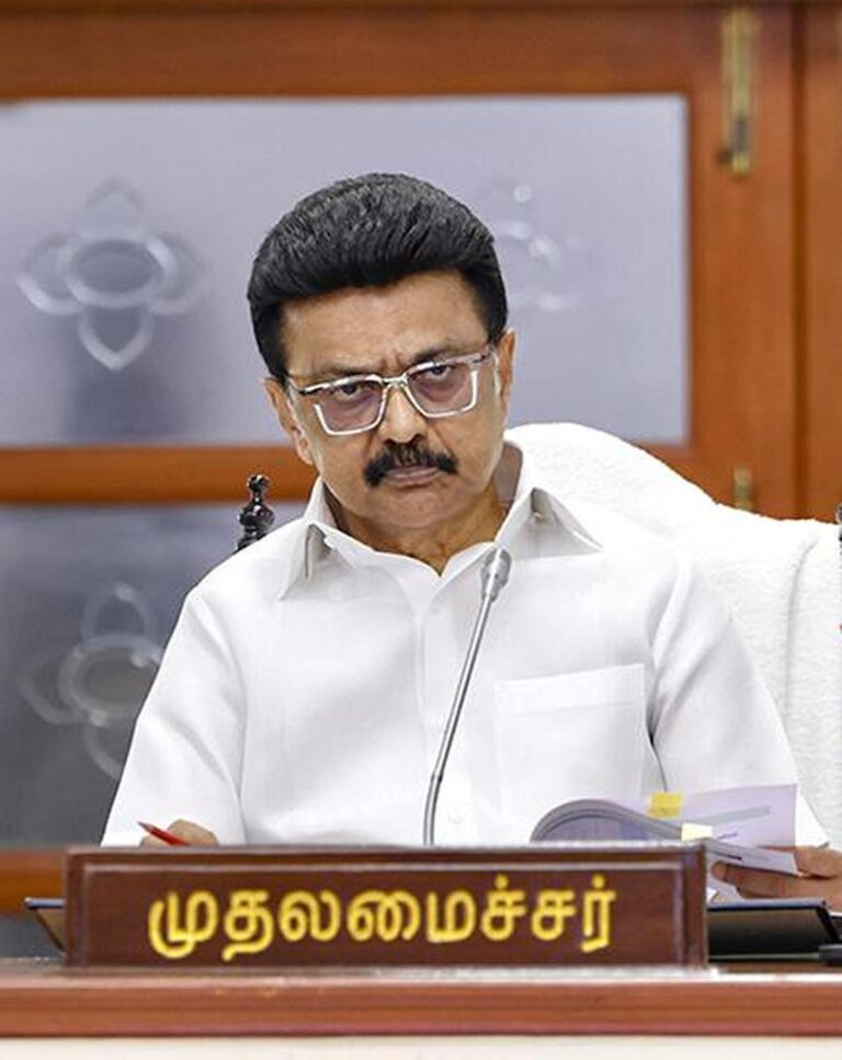 ‘உங்களுடன் ஸ்டாலின்’ திட்ட முகாமில் கலைஞர் மகளிர் உரிமைத் தொகைக்கு விண்ணப்பிக்கலாம் ‘உங்களுடன் ஸ்டாலின்’ திட்ட முகாமில் கலைஞர் மகளிர் உரிமைத் தொகைக்கு விண்ணப்பிக்கலாம்