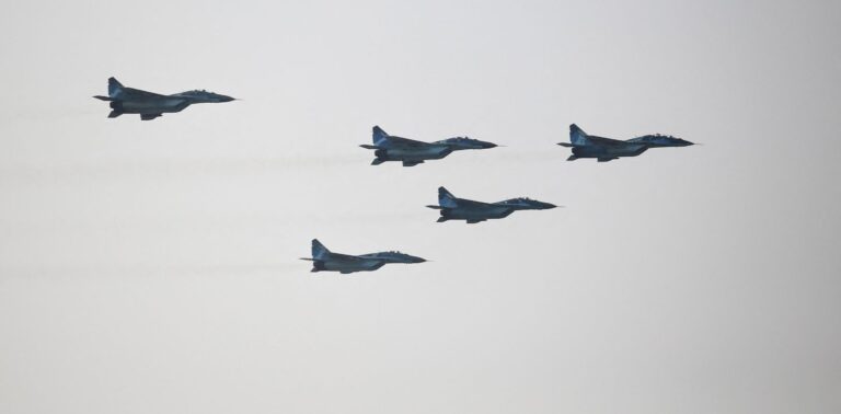 மி​யான்​மர் ராணுவம் வான்​வழி தாக்​குதல்; பொது மருத்​து​வ​மனை தரைமட்​டம் – நோயாளி​கள், மருத்​துவ ஊழியர்​கள் உயி​ரிழப்பு